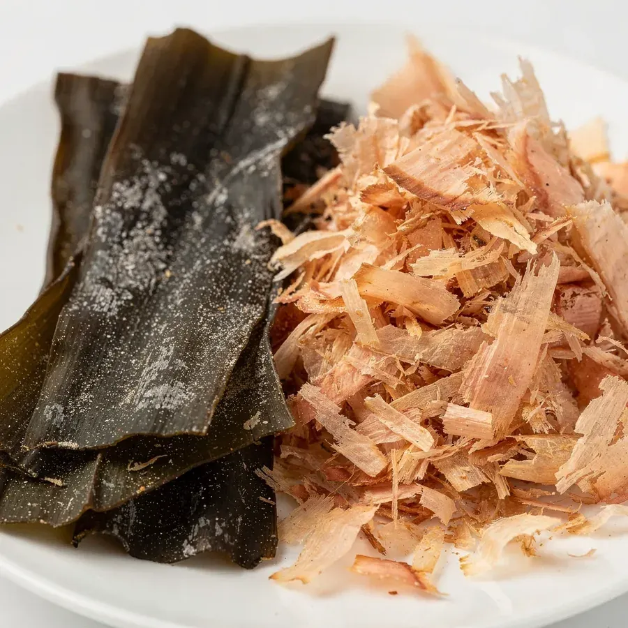 Kombu and shaved katsuobushi side by side