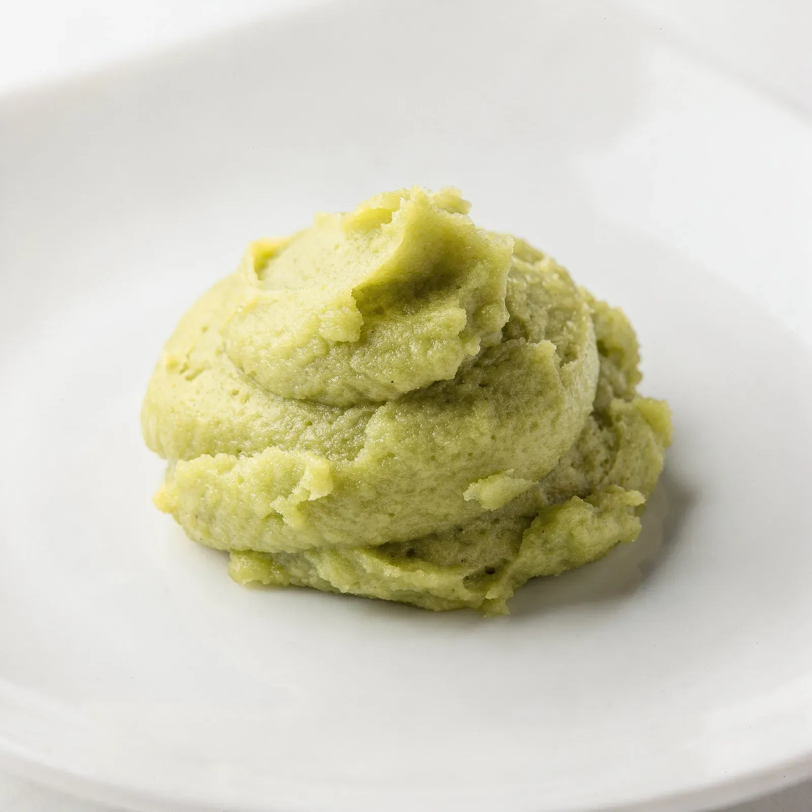 Nyriven wasabi i en liten hög